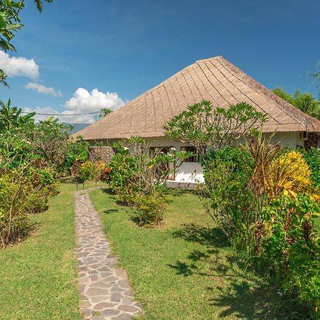Absolute Beach Front Villa Umeanyar Exterior photo
