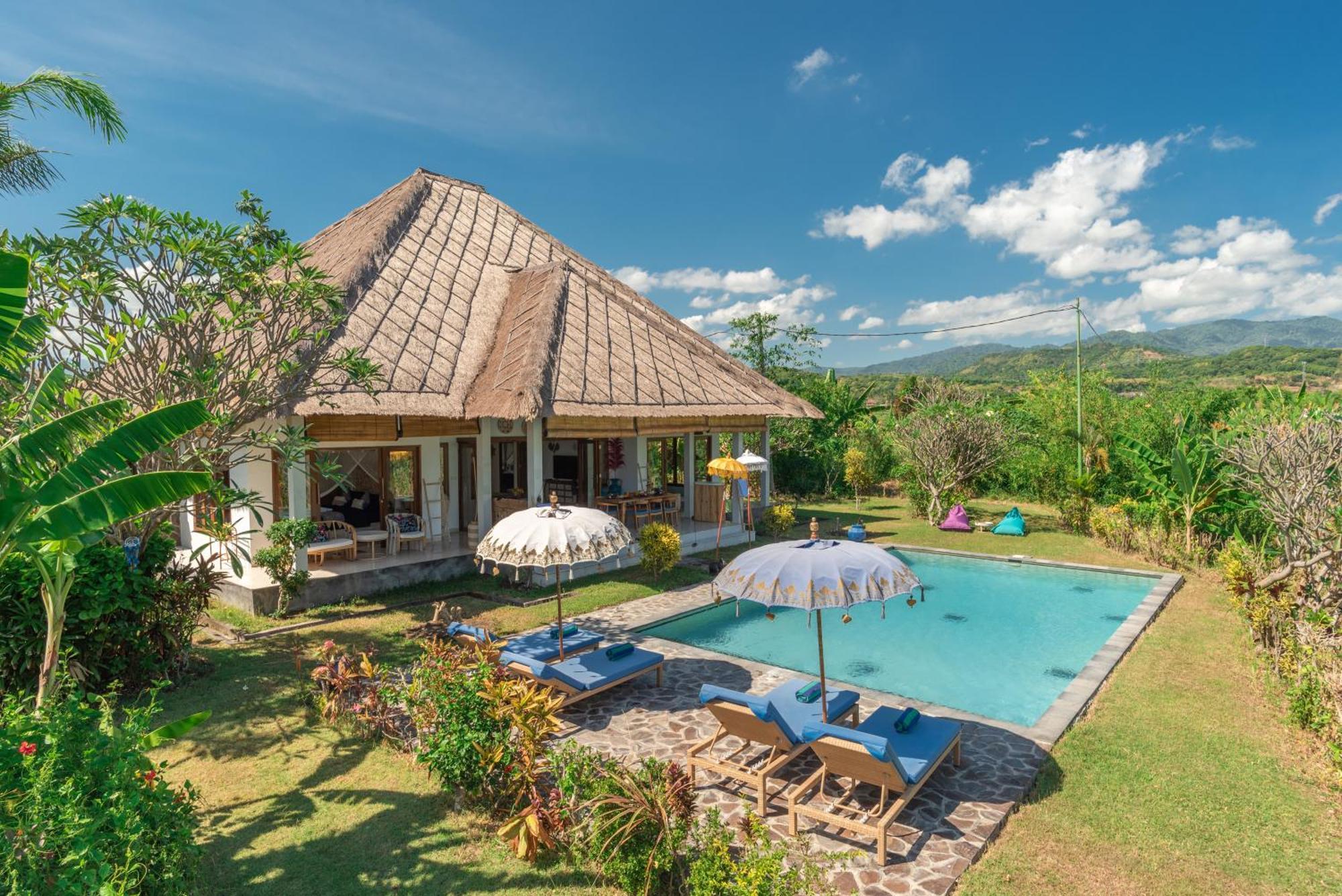 Absolute Beach Front Villa Umeanyar Exterior photo