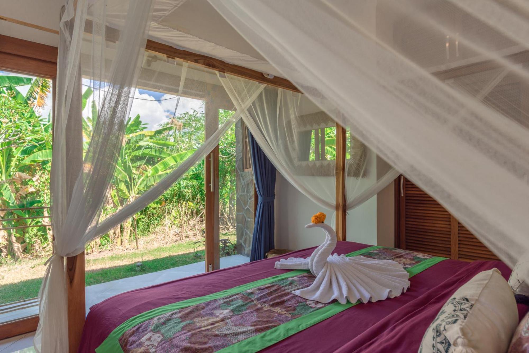 Absolute Beach Front Villa Umeanyar Exterior photo