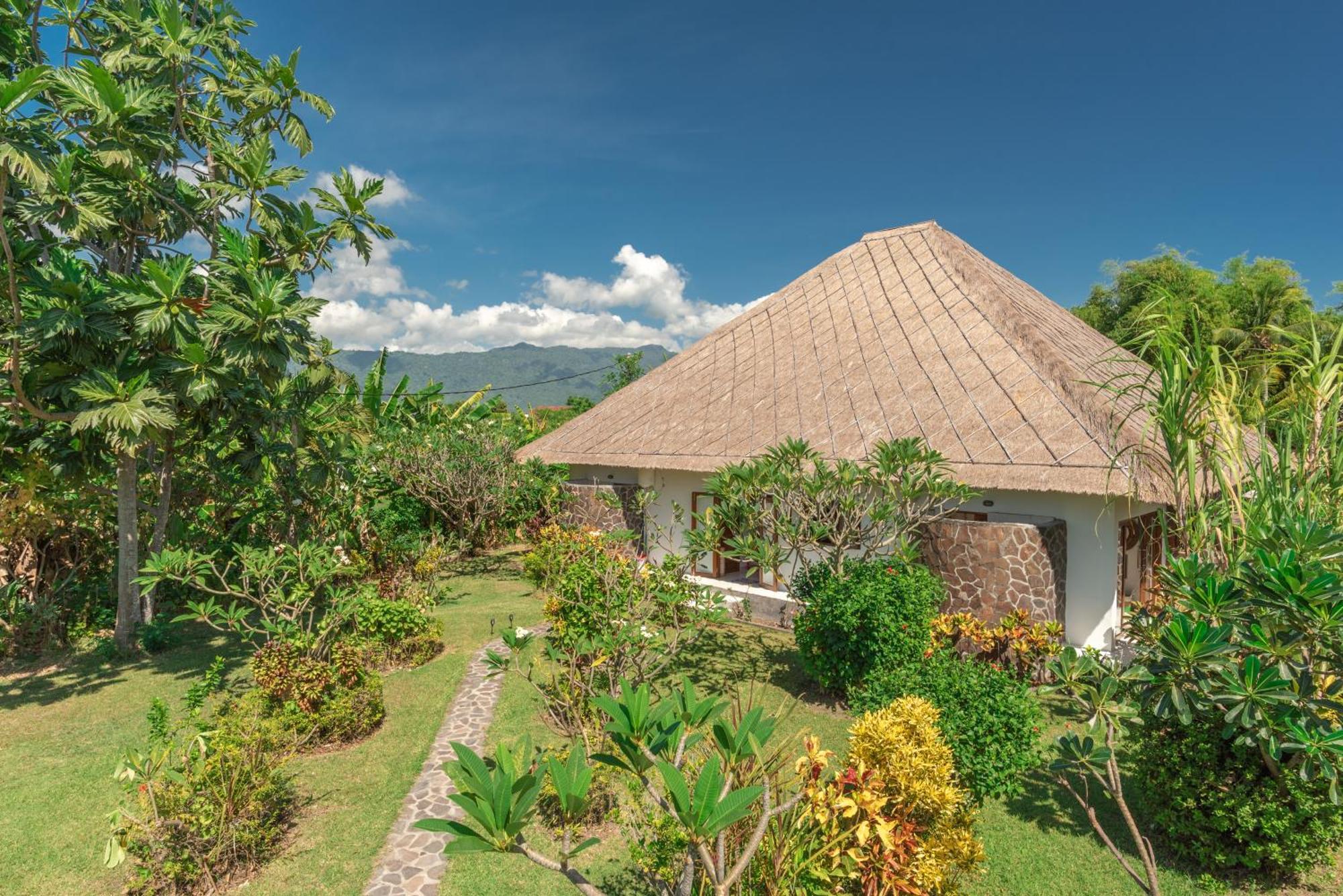 Absolute Beach Front Villa Umeanyar Exterior photo