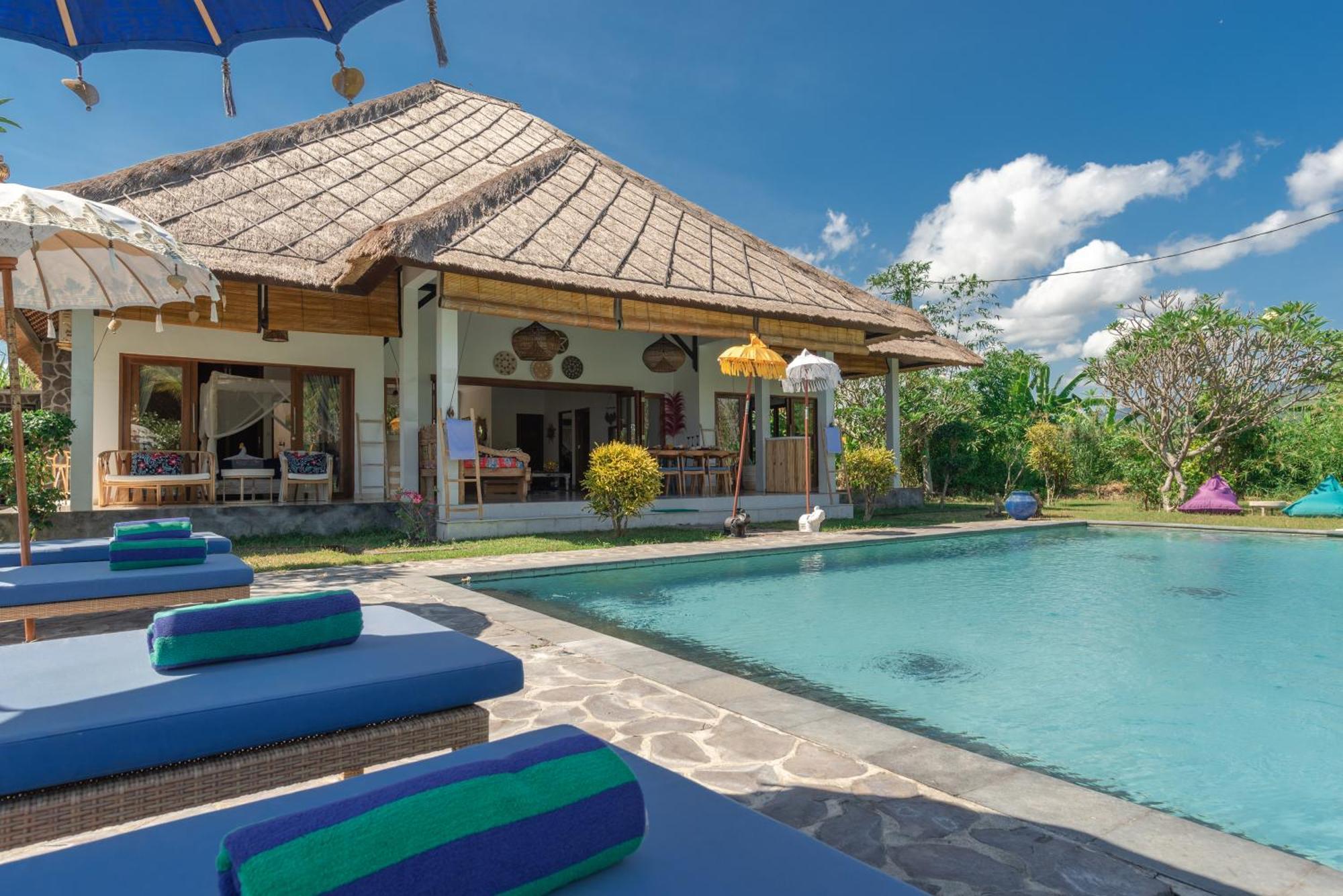 Absolute Beach Front Villa Umeanyar Exterior photo
