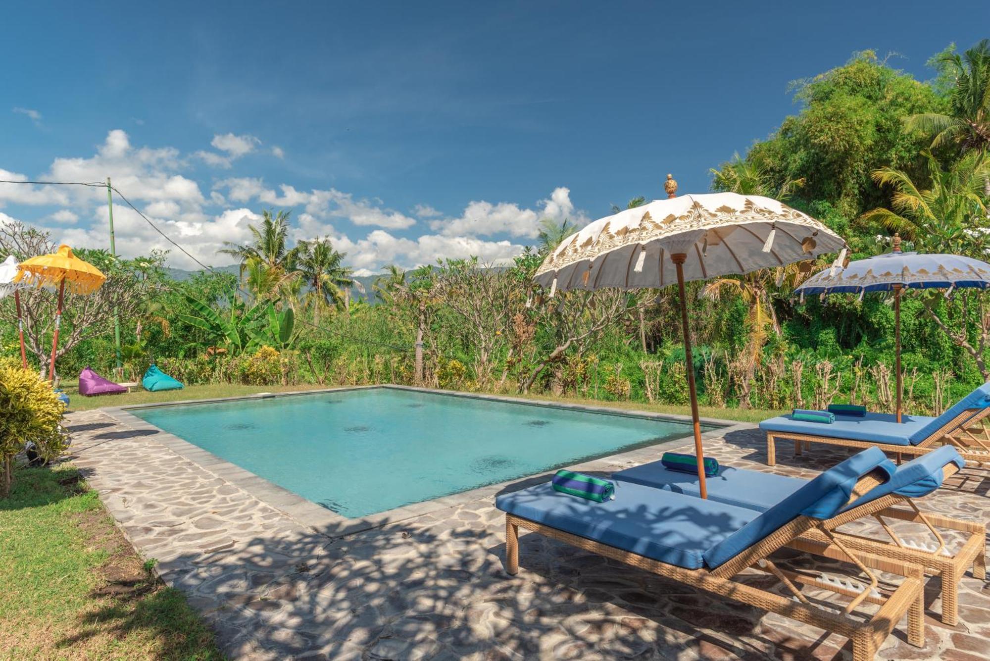 Absolute Beach Front Villa Umeanyar Exterior photo