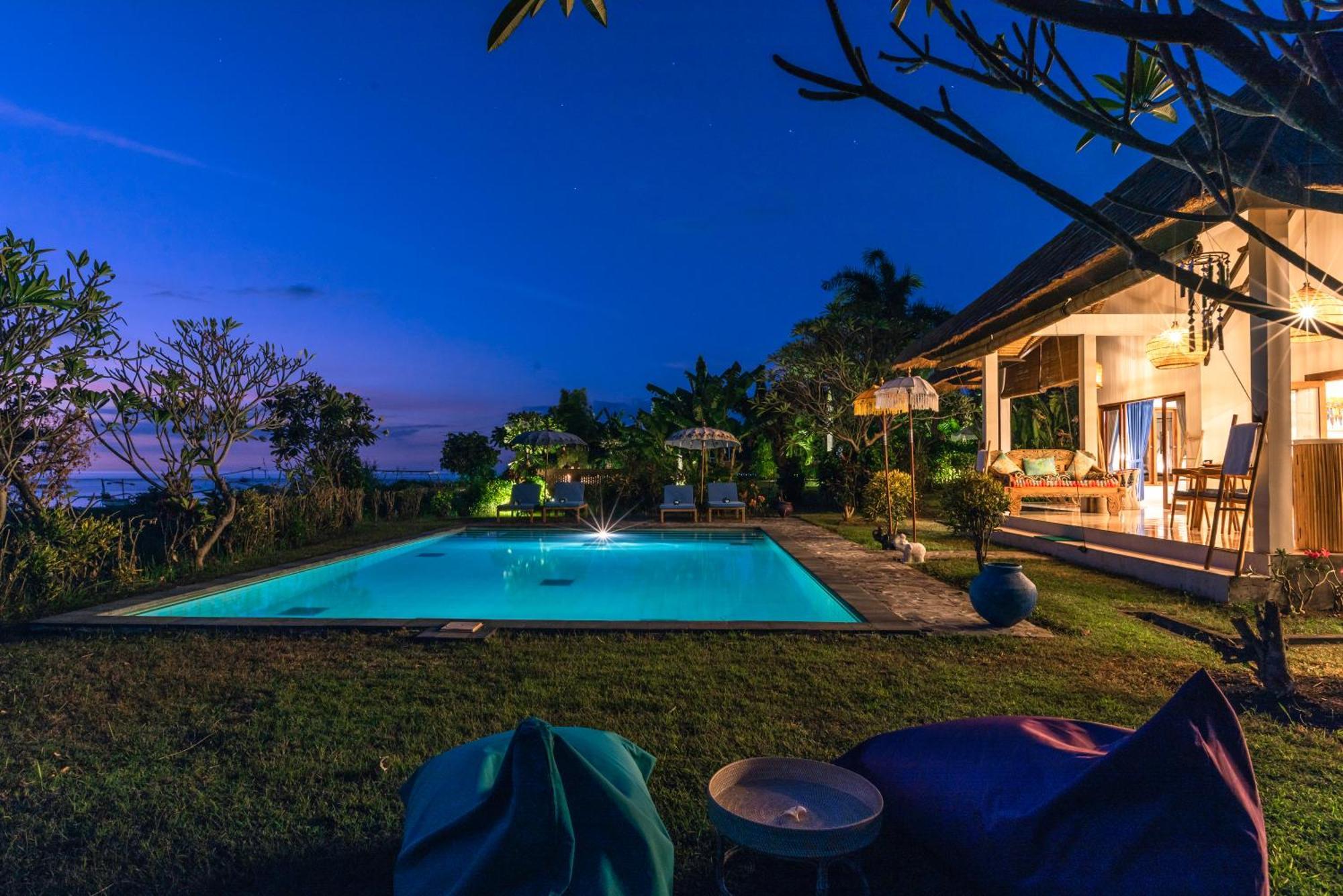 Absolute Beach Front Villa Umeanyar Exterior photo