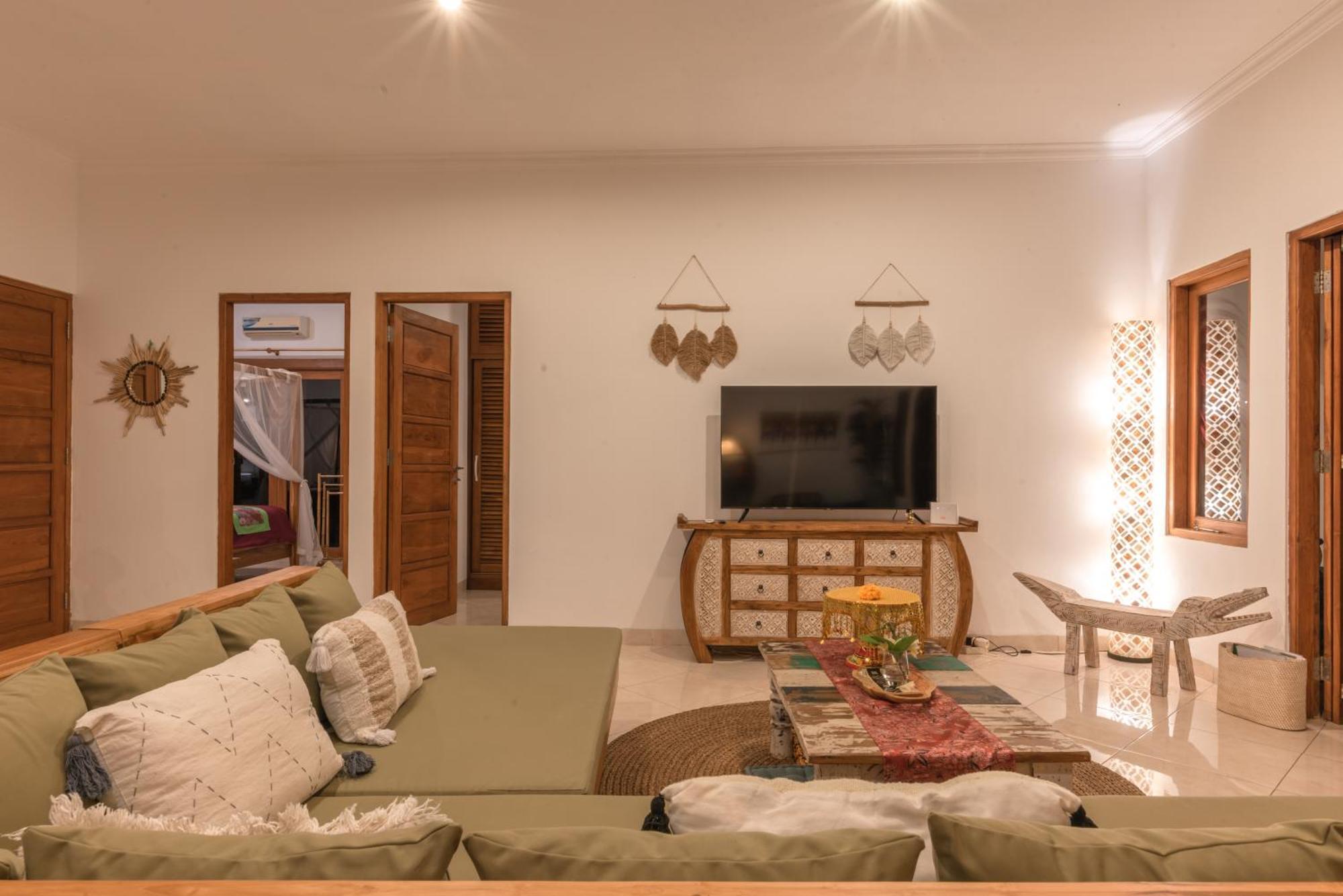 Absolute Beach Front Villa Umeanyar Exterior photo