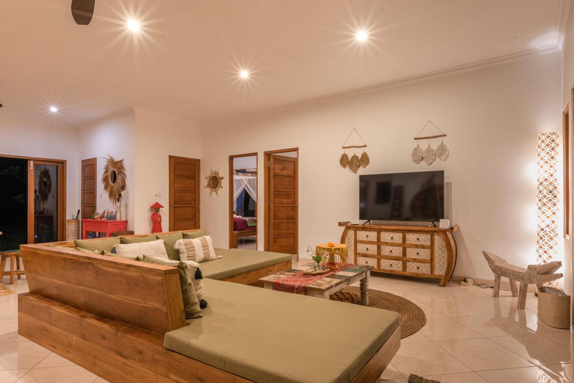 Absolute Beach Front Villa Umeanyar Exterior photo