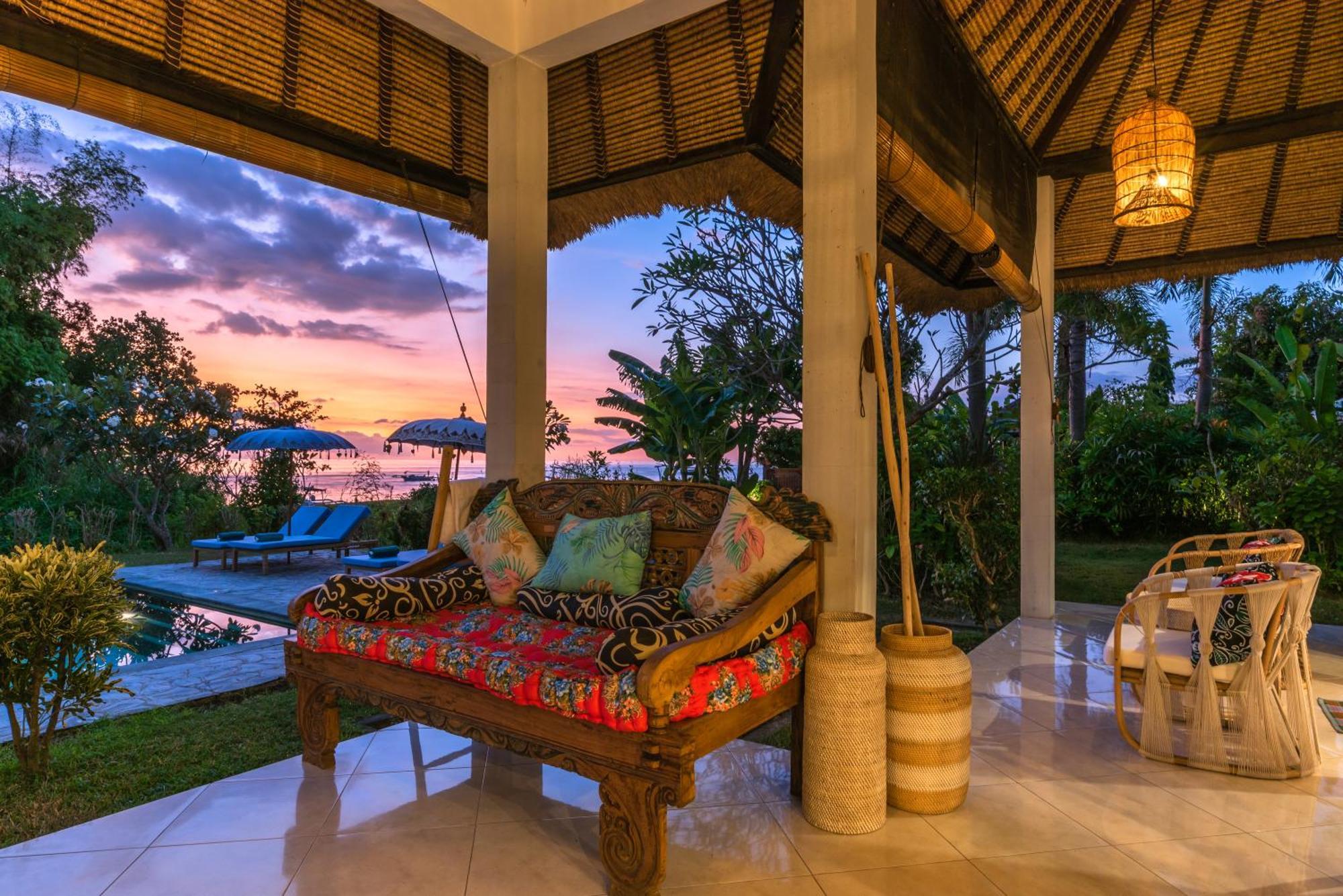 Absolute Beach Front Villa Umeanyar Exterior photo